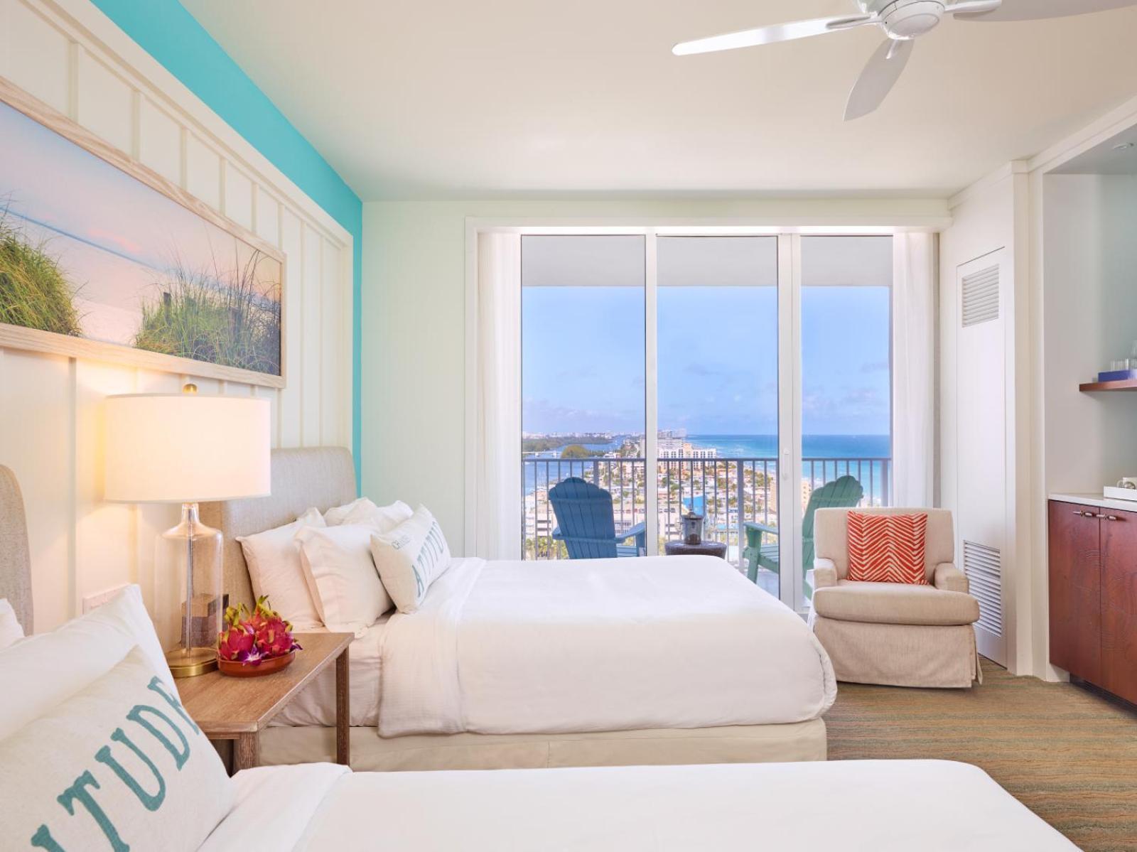 Quarto Queen Deluxe com 2 Camas Queen-size - Vista Parcial do Mar